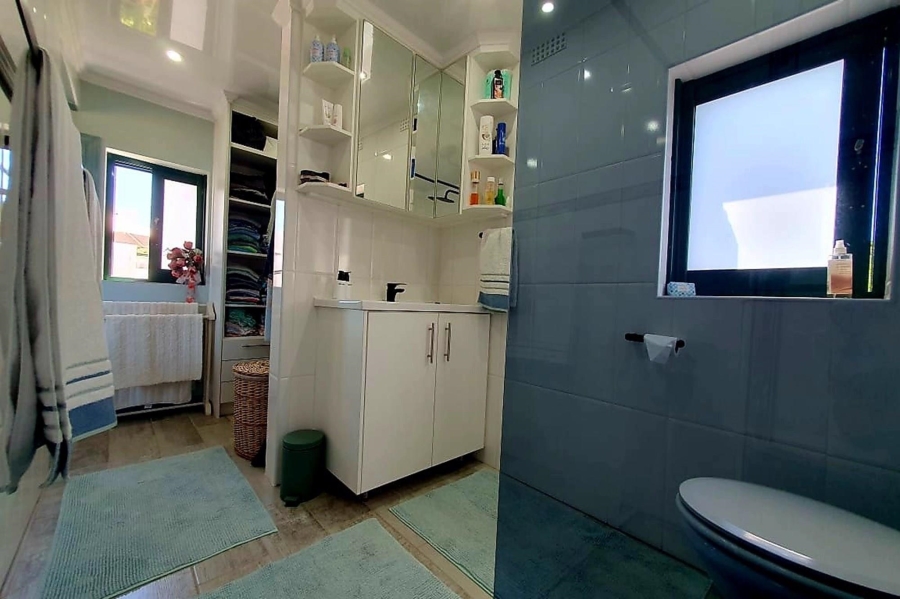 4 Bedroom Property for Sale in Fynbosstrand Western Cape